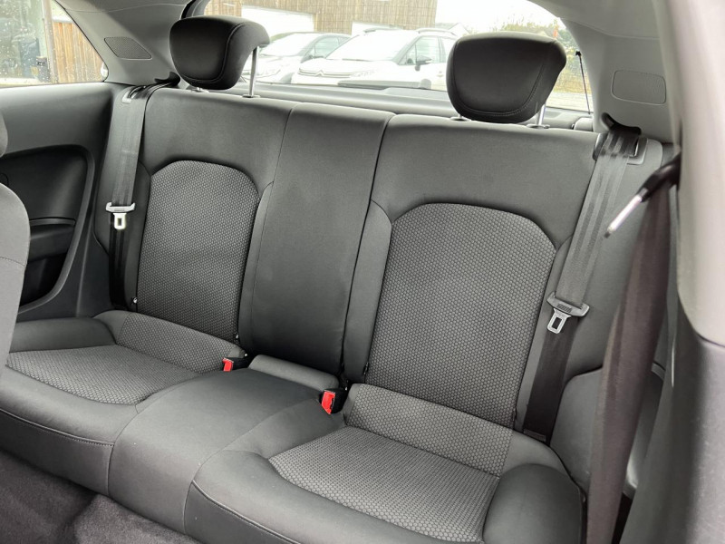 Photo 14 de l'offre de AUDI A1 1.2 TFSI 86 S/S AMBIENTE CLIM à 11490€ chez Triplo auto