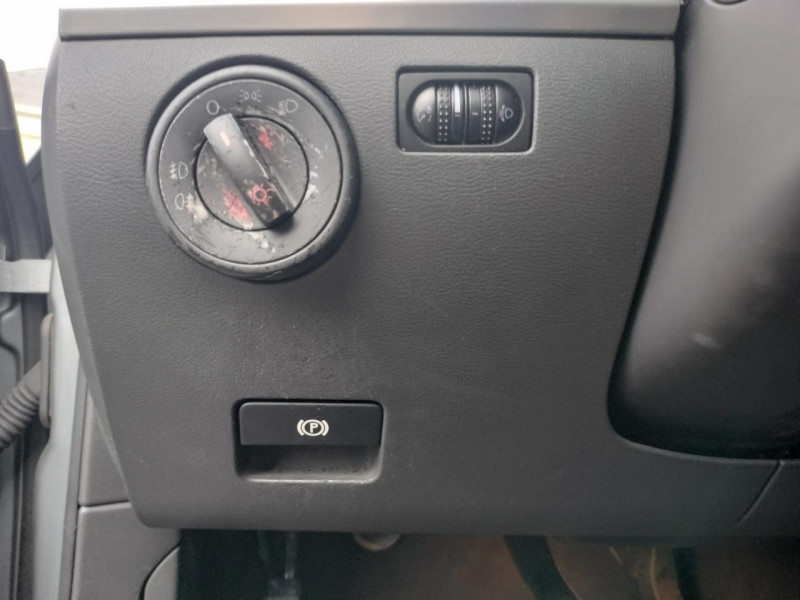 Photo 45 de l'offre de VOLKSWAGEN TOUAREG 3.2I V6 220CV BVA TIPTRONIC GPS CUIR à 10990€ chez Triplo auto