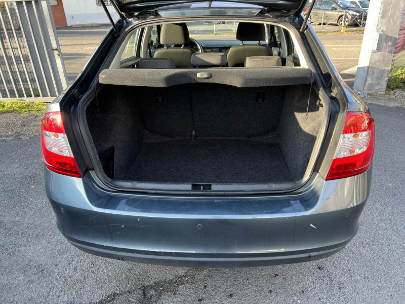 Photo 9 de l'offre de SKODA RAPID 1.6 TDI - 90 GREENTEC AMBITION CLIM   RADAR AR à 8490€ chez Triplo auto