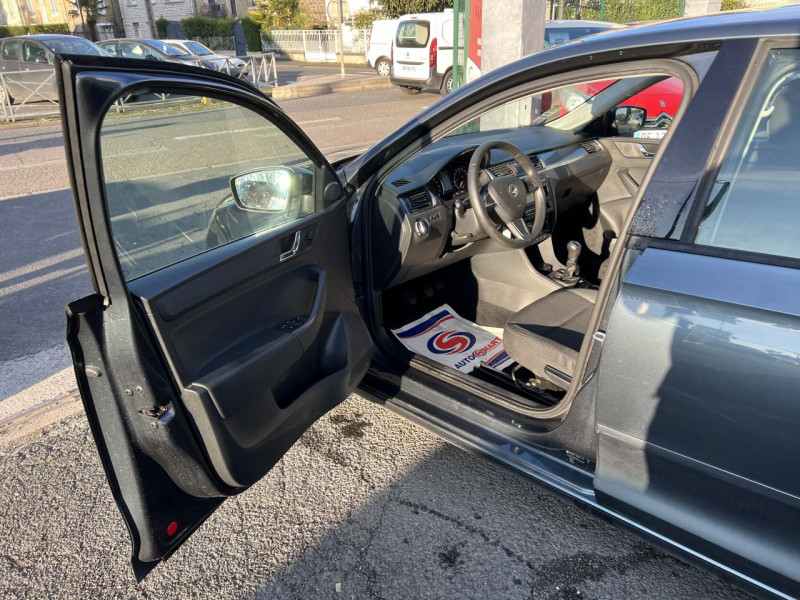 Photo 41 de l'offre de SKODA RAPID 1.6 TDI - 90 GREENTEC AMBITION CLIM   RADAR AR à 8490€ chez Triplo auto