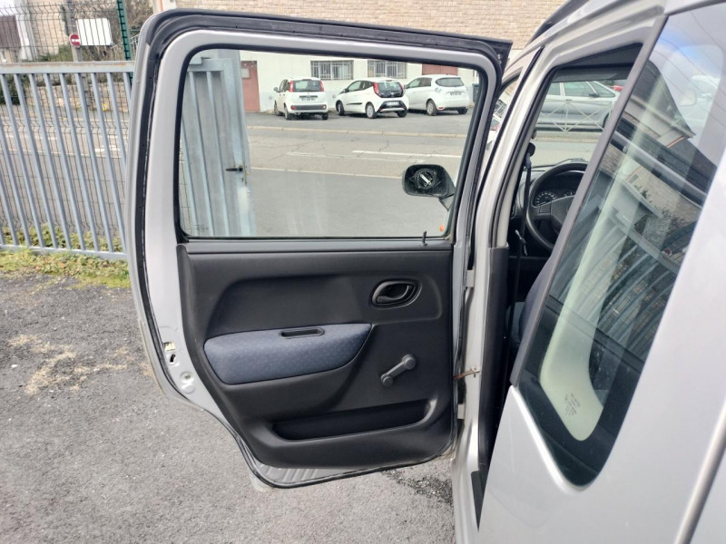 Photo 36 de l'offre de SUZUKI WAGON R  WAGON R  1.3I VVT GL  à 5490€ chez Triplo auto