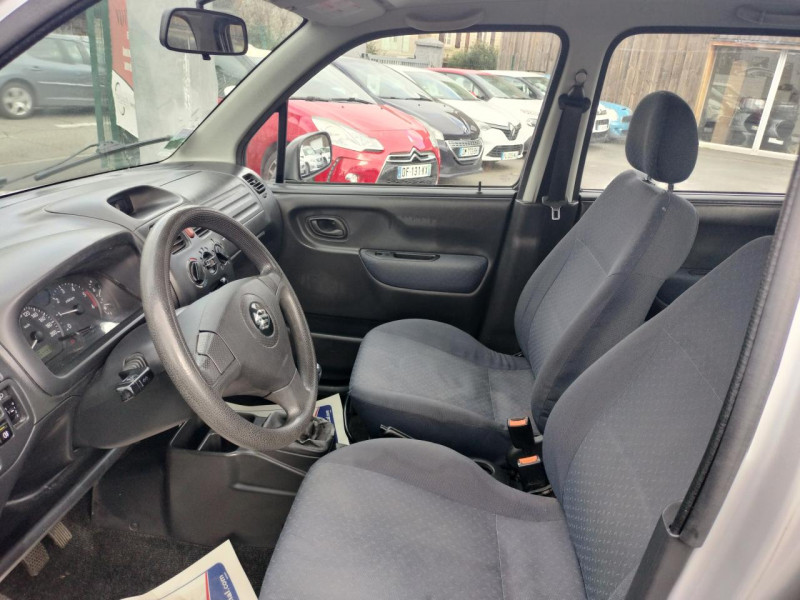 Photo 42 de l'offre de SUZUKI WAGON R  WAGON R  1.3I VVT GL  à 5490€ chez Triplo auto
