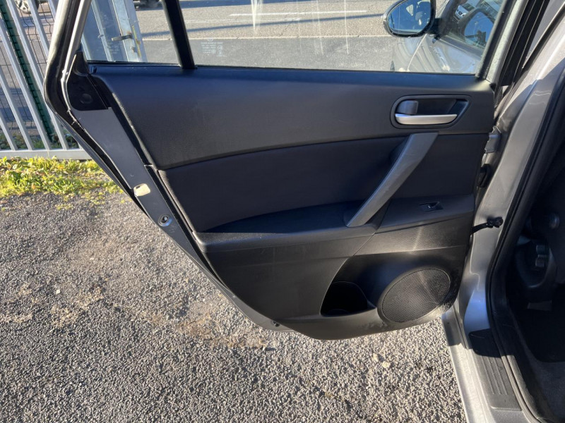 Photo 36 de l'offre de MAZDA MAZDA 3 1.6 MZ - 109 ELéGANCE CLIM à 8490€ chez Triplo auto