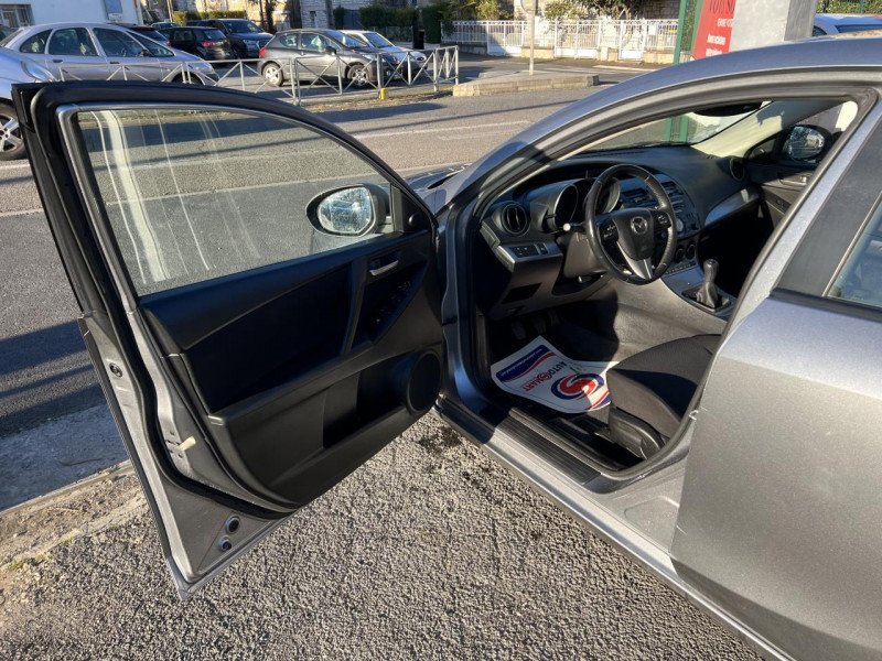Photo 40 de l'offre de MAZDA MAZDA 3 1.6 MZ - 109 ELéGANCE CLIM à 8490€ chez Triplo auto