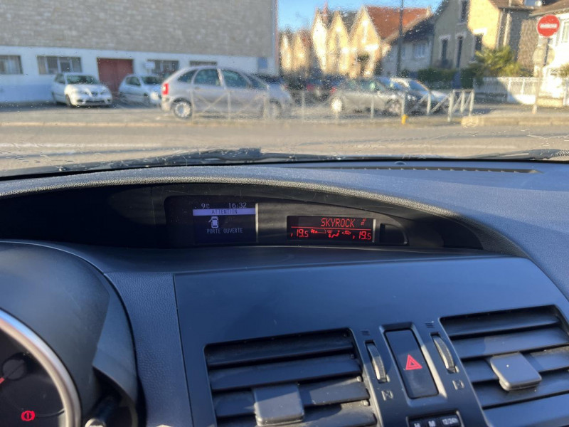 Photo 19 de l'offre de MAZDA MAZDA 3 1.6 MZ - 109 ELéGANCE CLIM à 8490€ chez Triplo auto