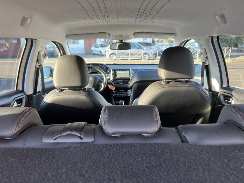 Photo 10 de l'offre de PEUGEOT 2008 1.2I PURETECH S&S - 110  CROSSWAY GPS CLIM   ATTELAGE à 12490€ chez Triplo auto