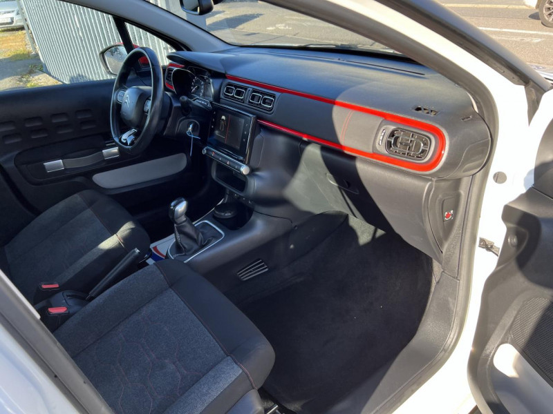 Photo 34 de l'offre de CITROEN C3 1.2 PURETECH - 82  SHINE GPS   CLIM à 11990€ chez Triplo auto