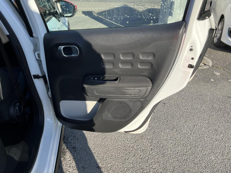 Photo 27 de l'offre de CITROEN C3 1.2 PURETECH - 82  SHINE GPS   CLIM à 11990€ chez Triplo auto