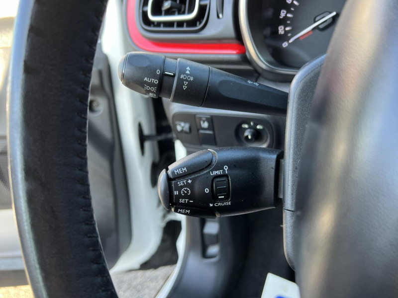 Photo 48 de l'offre de CITROEN C3 1.2 PURETECH - 82  SHINE GPS   CLIM à 11990€ chez Triplo auto