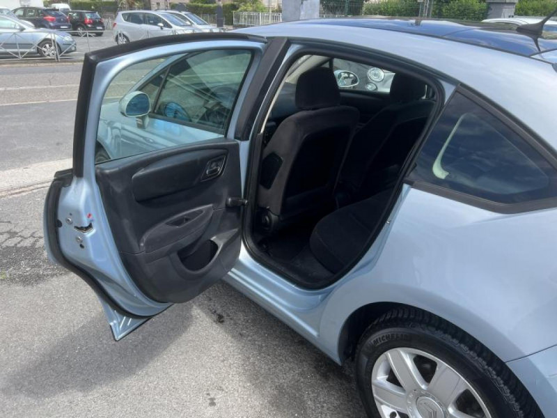 Photo 37 de l'offre de CITROEN C4 1.6 HDI 110 SO CHIC   ATTELAGE   TOIT PANO à 5990€ chez Triplo auto