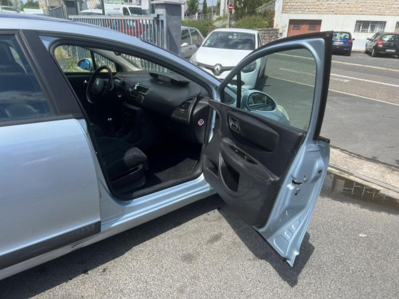 Photo 33 de l'offre de CITROEN C4 1.6 HDI 110 SO CHIC   ATTELAGE   TOIT PANO à 5990€ chez Triplo auto