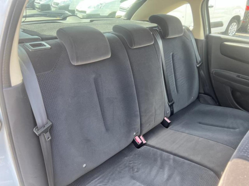 Photo 11 de l'offre de CITROEN C4 1.6 HDI 110 SO CHIC   ATTELAGE   TOIT PANO à 5990€ chez Triplo auto