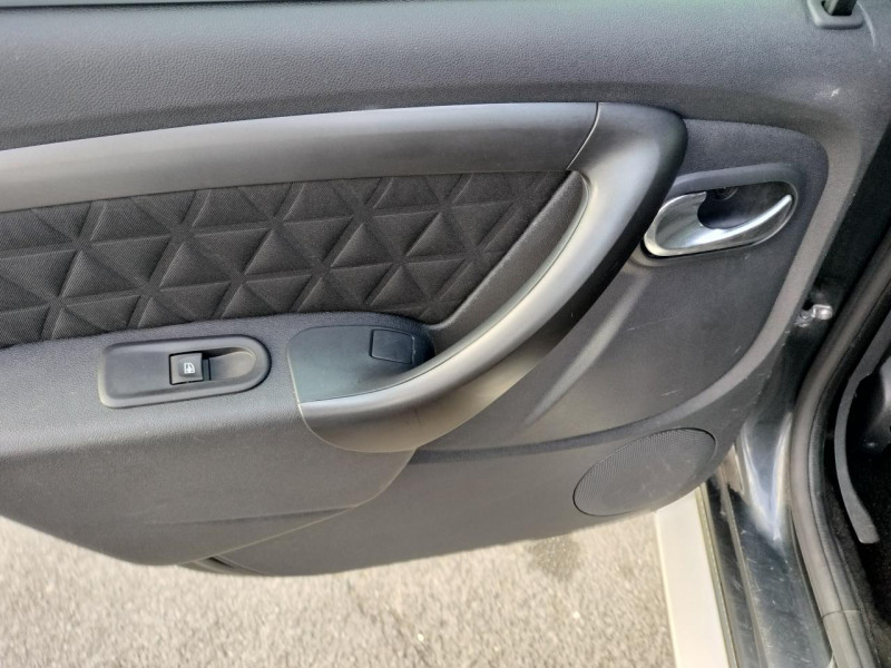 Photo 40 de l'offre de DACIA DUSTER 1.5 DCI 110 PRESTIGE GPS ATTELAGE CLIM à 8490€ chez Triplo auto