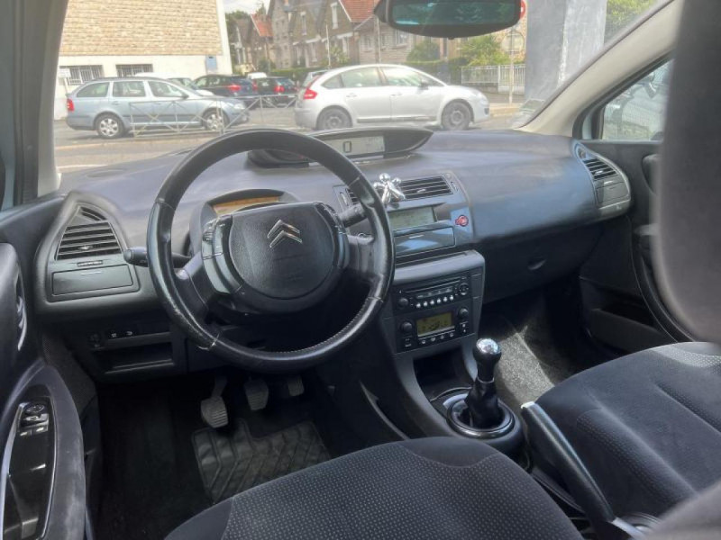 Photo 41 de l'offre de CITROEN C4 1.6 HDI 110 SO CHIC   ATTELAGE   TOIT PANO à 5990€ chez Triplo auto