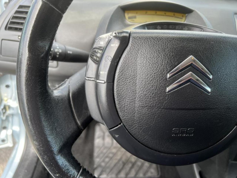 Photo 48 de l'offre de CITROEN C4 1.6 HDI 110 SO CHIC   ATTELAGE   TOIT PANO à 5990€ chez Triplo auto