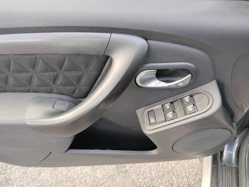 Photo 44 de l'offre de DACIA DUSTER 1.5 DCI 110 PRESTIGE GPS ATTELAGE CLIM à 8490€ chez Triplo auto