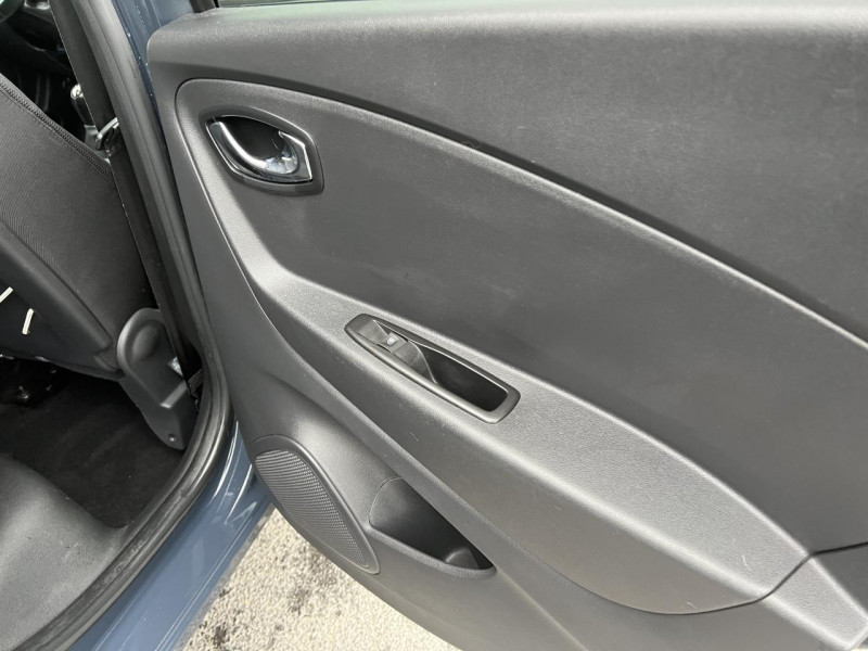Photo 29 de l'offre de RENAULT CAPTUR 0.9 ENERGY TCE - 90  INTENS GPS   CLIM à 12990€ chez Triplo auto
