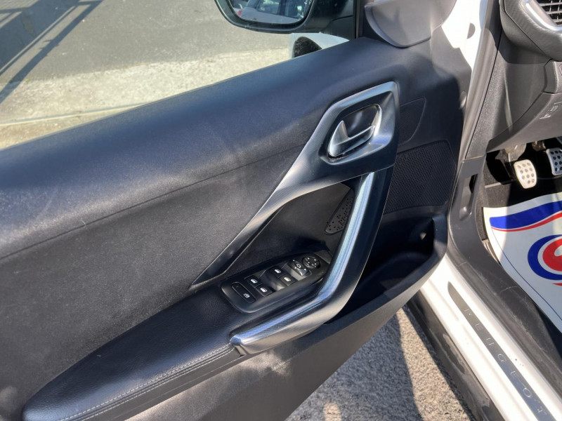 Photo 42 de l'offre de PEUGEOT 2008 1.6 BLUEHDI - 120  FéLINE TITANE TOIT PANO   RADAR AR à 13990€ chez Triplo auto