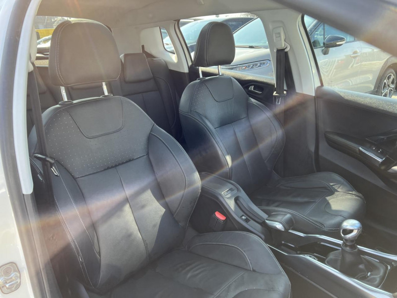 Photo 12 de l'offre de PEUGEOT 2008 1.6 BLUEHDI - 120  FéLINE TITANE TOIT PANO   RADAR AR à 13990€ chez Triplo auto