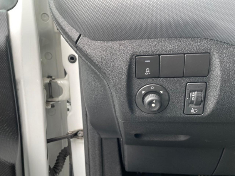 Photo 12 de l'offre de PEUGEOT PARTNER L1 1.6 HDI - 90 PACK CLIM à 12990€ chez Triplo auto
