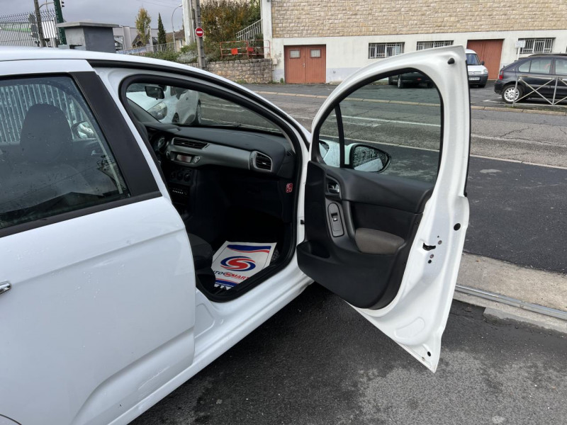 Photo 32 de l'offre de CITROEN C3 1.4 E-HDI 70 BVA BMP CONFORT CLIM à 8990€ chez Triplo auto