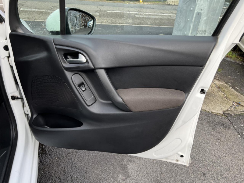 Photo 33 de l'offre de CITROEN C3 1.4 E-HDI 70 BVA BMP CONFORT CLIM à 8990€ chez Triplo auto