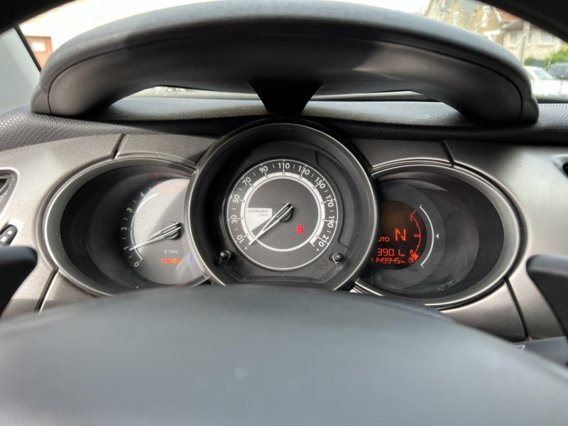 Photo 48 de l'offre de CITROEN C3 1.4 E-HDI 70 BVA BMP CONFORT CLIM à 8990€ chez Triplo auto