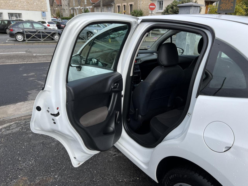 Photo 36 de l'offre de CITROEN C3 1.4 E-HDI 70 BVA BMP CONFORT CLIM à 8990€ chez Triplo auto