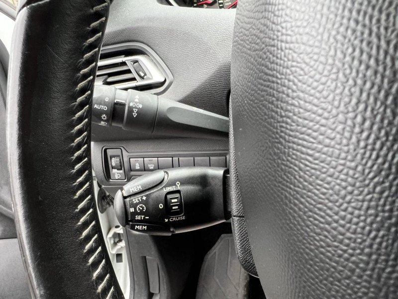 Photo 49 de l'offre de PEUGEOT 308  1.2I PURETECH S&S - 110 STYLE GPS   CLIM   RADAR AR à 12490€ chez Triplo auto