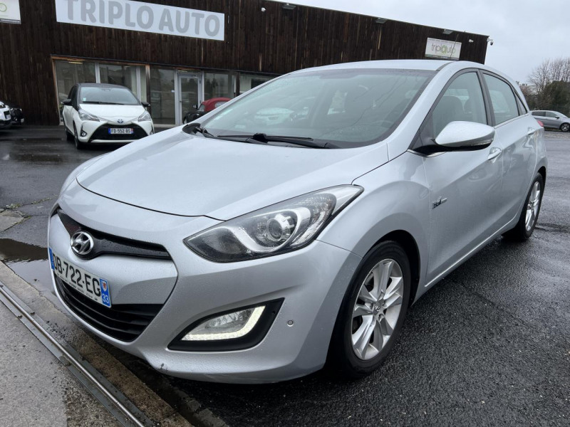 Photo 21 de l'offre de HYUNDAI I30 1.6 CRDI FAP - 110 PACK BUSINESS GPS   CAMERA AR à 10490€ chez Triplo auto