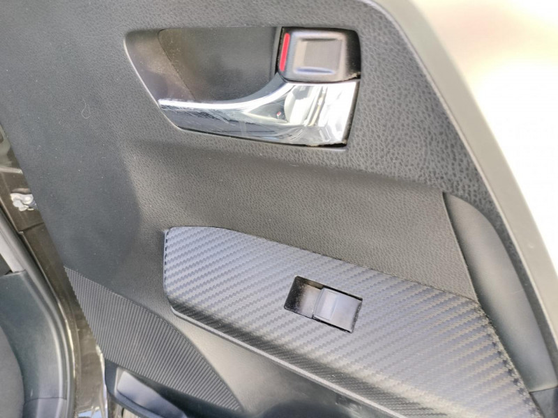 Photo 36 de l'offre de TOYOTA RAV 4 124 D-4D 4X2 S&S SPORT EDITION GPS   CLIM à 15490€ chez Triplo auto