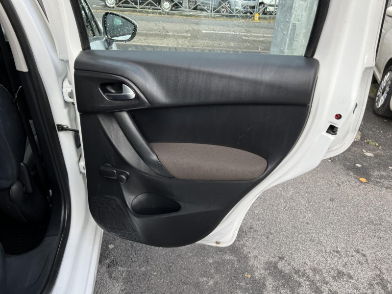 Photo 27 de l'offre de CITROEN C3 1.4 E-HDI 70 BVA BMP CONFORT CLIM à 8990€ chez Triplo auto