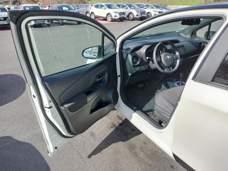 Photo 40 de l'offre de TOYOTA YARIS HYBRIDE 100H - BV E-CVT  COLLECTION CLIM à 17490€ chez Triplo auto