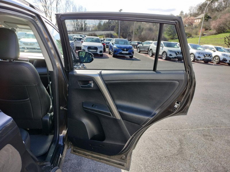 Photo 31 de l'offre de TOYOTA RAV 4 124 D-4D 4X2 S&S SPORT EDITION GPS   CLIM à 15490€ chez Triplo auto