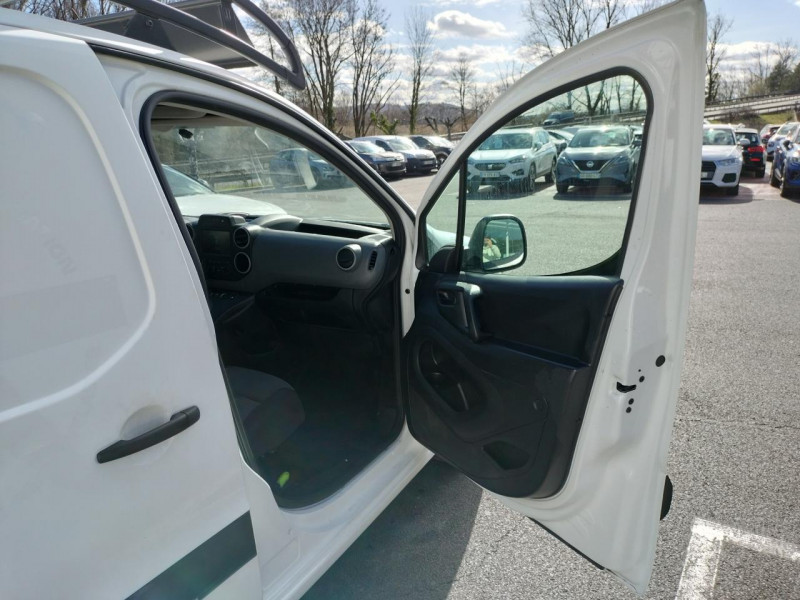 Photo 20 de l'offre de PEUGEOT PARTNER 1.6 BLUEHDI S&S - 100 PREMIUM PACK CLIM   ATTELAGE à 14990€ chez Triplo auto