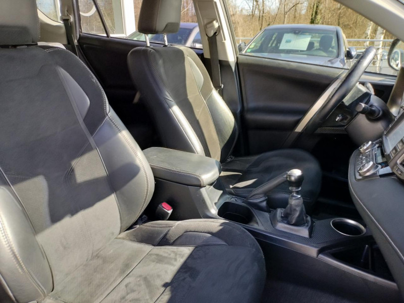 Photo 12 de l'offre de TOYOTA RAV 4 124 D-4D 4X2 S&S SPORT EDITION GPS   CLIM à 15490€ chez Triplo auto