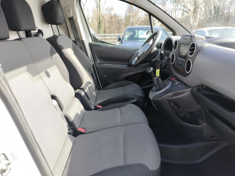 Photo 23 de l'offre de PEUGEOT PARTNER 1.6 BLUEHDI S&S - 100 PREMIUM PACK CLIM   ATTELAGE à 14990€ chez Triplo auto
