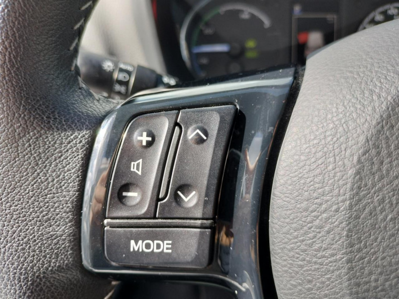 Photo 48 de l'offre de TOYOTA YARIS HYBRIDE 100H - BV E-CVT  COLLECTION CLIM à 17490€ chez Triplo auto