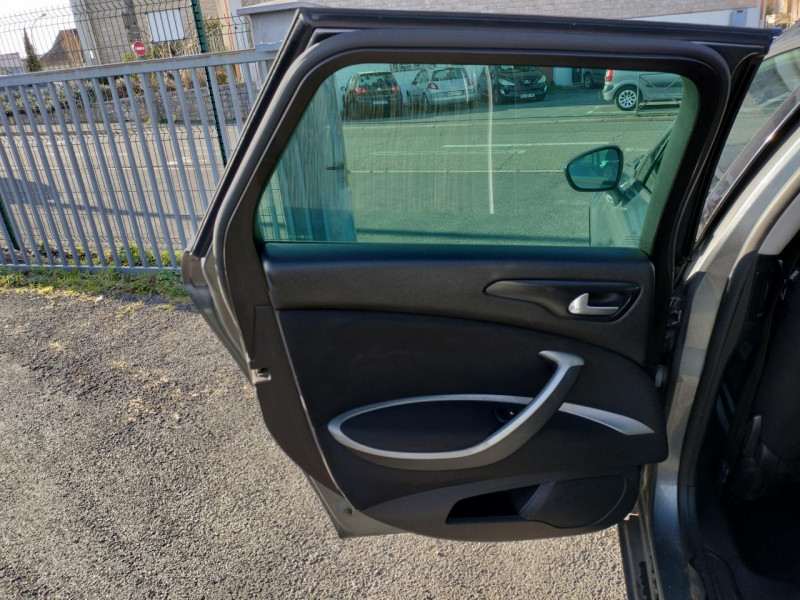Photo 36 de l'offre de CITROEN C5  TOURER 2.0 HDI - 140 CONFORT TOIT PANO   GPS à 6990€ chez Triplo auto