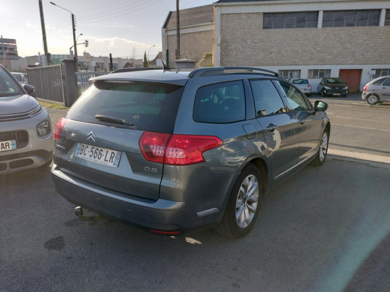 Photo 22 de l'offre de CITROEN C5  TOURER 2.0 HDI - 140 CONFORT TOIT PANO   GPS à 6990€ chez Triplo auto