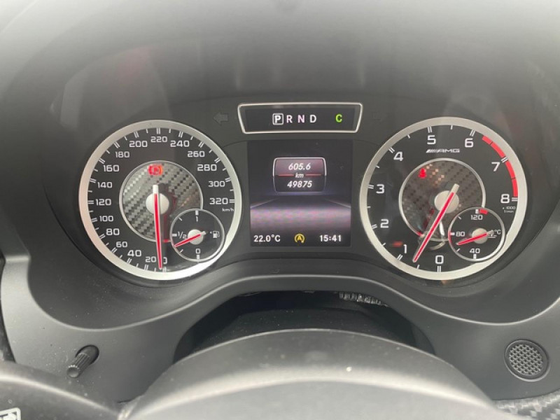 Photo 17 de l'offre de MERCEDES-BENZ CLASSE A A45 AMG 4-MATIC CARNET ENTRETIEN COMPLET MERCEDES à 35990€ chez Triplo auto