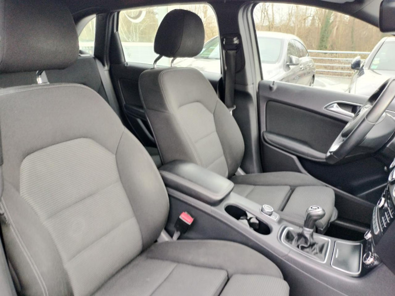 Photo 12 de l'offre de MERCEDES-BENZ CLASSE B B180D - BM 246-242 INSPIRATION GPS   CLIM à 15490€ chez Triplo auto