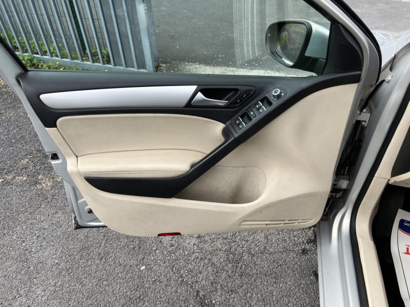 Photo 42 de l'offre de VOLKSWAGEN GOLF 2.0 TDI FAP - 140 CARAT CLIM   RADAR AV ET AR à 11990€ chez Triplo auto