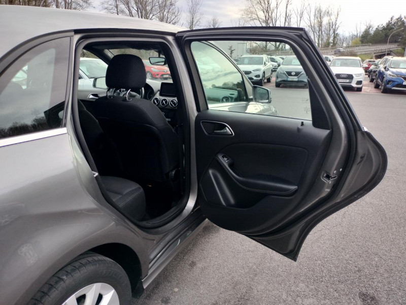 Photo 28 de l'offre de MERCEDES-BENZ CLASSE B B180D - BM 246-242 INSPIRATION GPS   CLIM à 15490€ chez Triplo auto