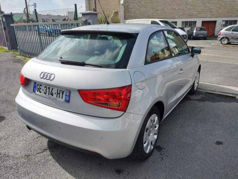 Photo 3 de l'offre de AUDI A1 1.6 TDI DPF - 90 - START/STOP ATTRACTION CLIM à 13990€ chez Triplo auto