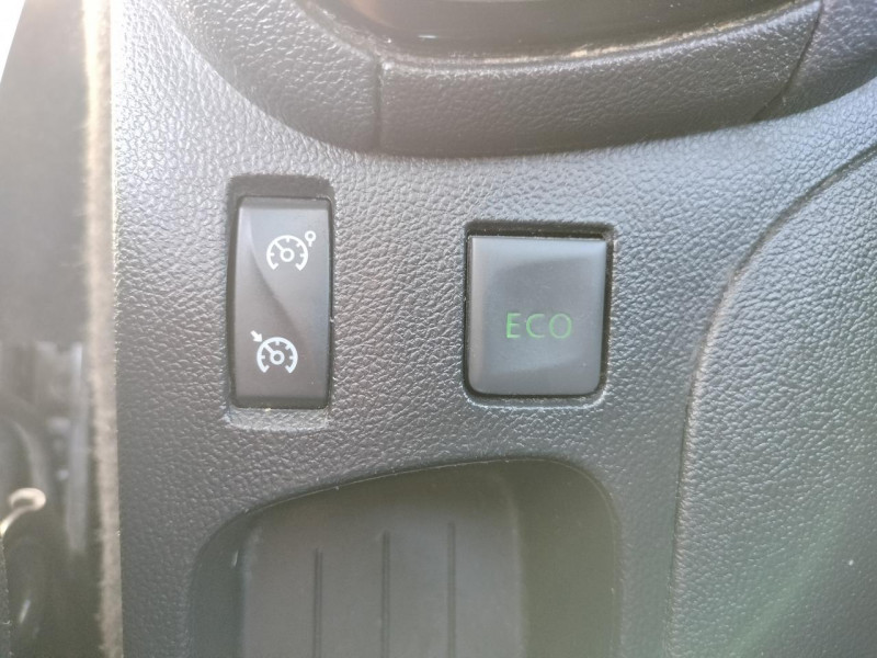 Photo 18 de l'offre de RENAULT CLIO 1.5 ENERGY DCI - 75 SOCIéTé MéDIANAV GPS   CLIM à 9990€ chez Triplo auto