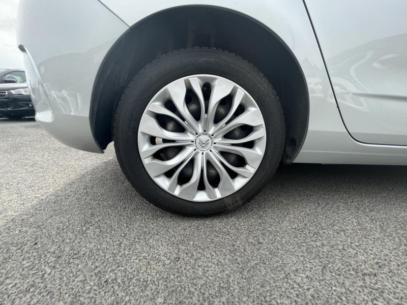 Photo 44 de l'offre de CITROEN C4 1.4 VTI - 95 ATTRACTION CLIM à 8990€ chez Triplo auto