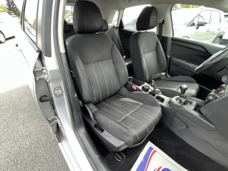 Photo 13 de l'offre de CITROEN C4 1.4 VTI - 95 ATTRACTION CLIM à 8990€ chez Triplo auto