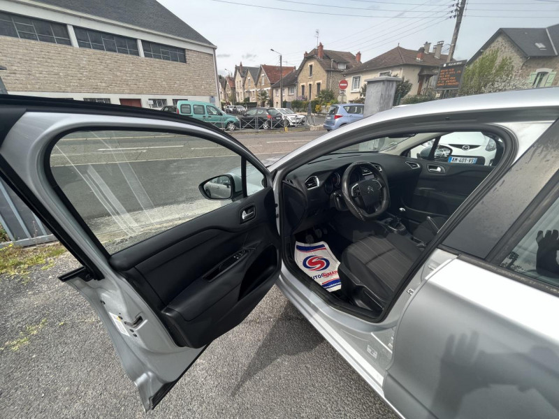 Photo 39 de l'offre de CITROEN C4 1.4 VTI - 95 ATTRACTION CLIM à 8990€ chez Triplo auto