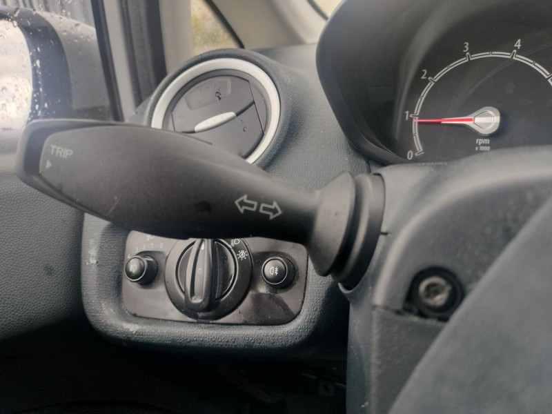 Photo 46 de l'offre de FORD FIESTA 1.4I - 96 TREND PACK CLIM à 7990€ chez Triplo auto